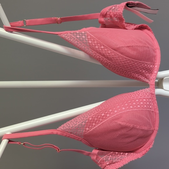 Victoria's Secret Plunge Bra - Picture 1 of 4